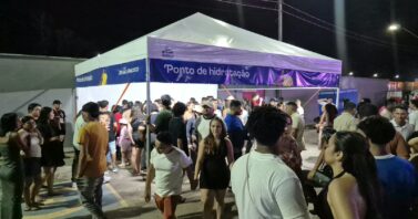 Águas de São Francisco distribui 14 mil litros de água durante o 44º Festival do Abacaxi